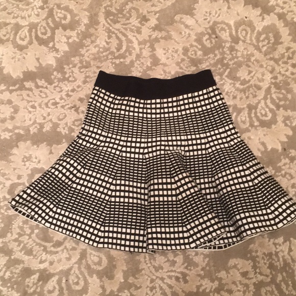 Gorgeous structured mini Skater Skirt - Picture 3 of 6